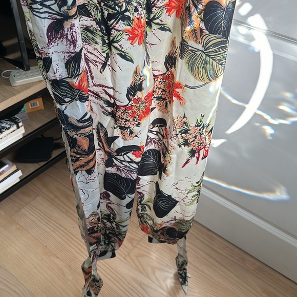 Simple strap tapered leg with ties jumper - Picture 5 of 6